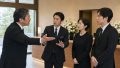 家族葬の会場で押しかけた親戚と揉める遺族
