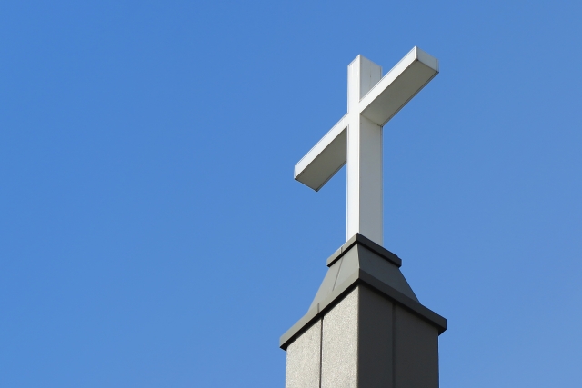 キリスト教の葬儀の解説:カトリックとプロテスタントのそれぞれの特徴と流れ
