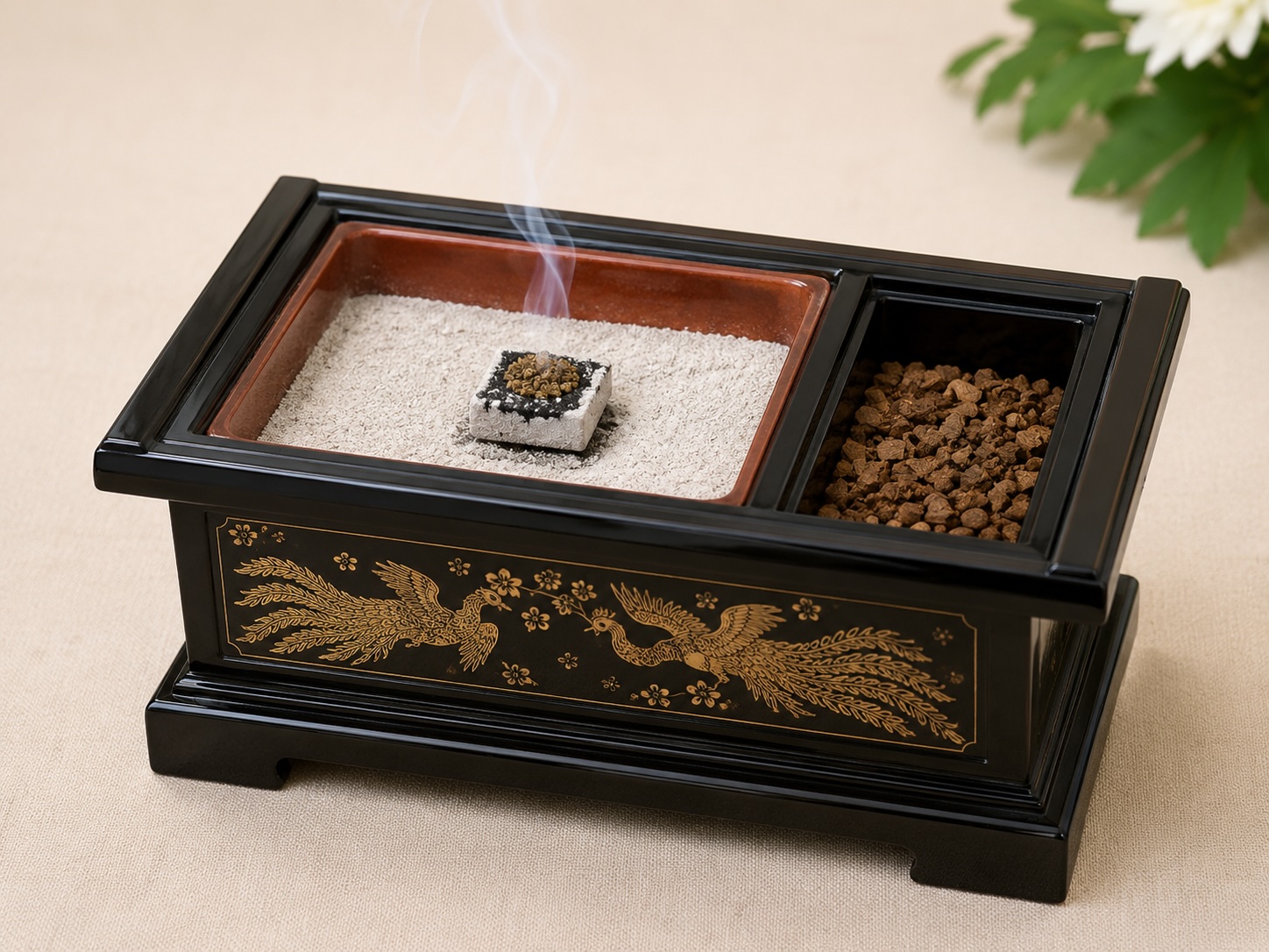 抹香がくべられた焼香用の香炉